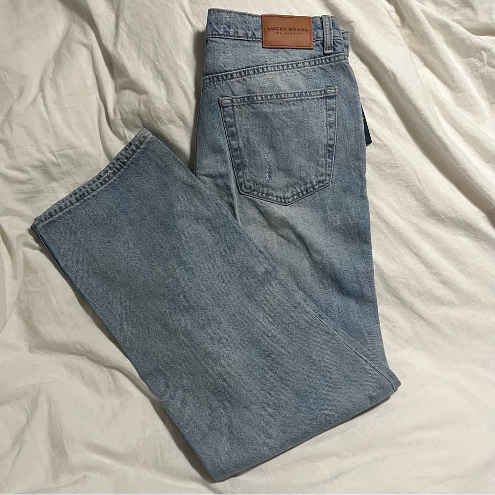 Lucky Brand NWT sz 31 high rise distressed jean.